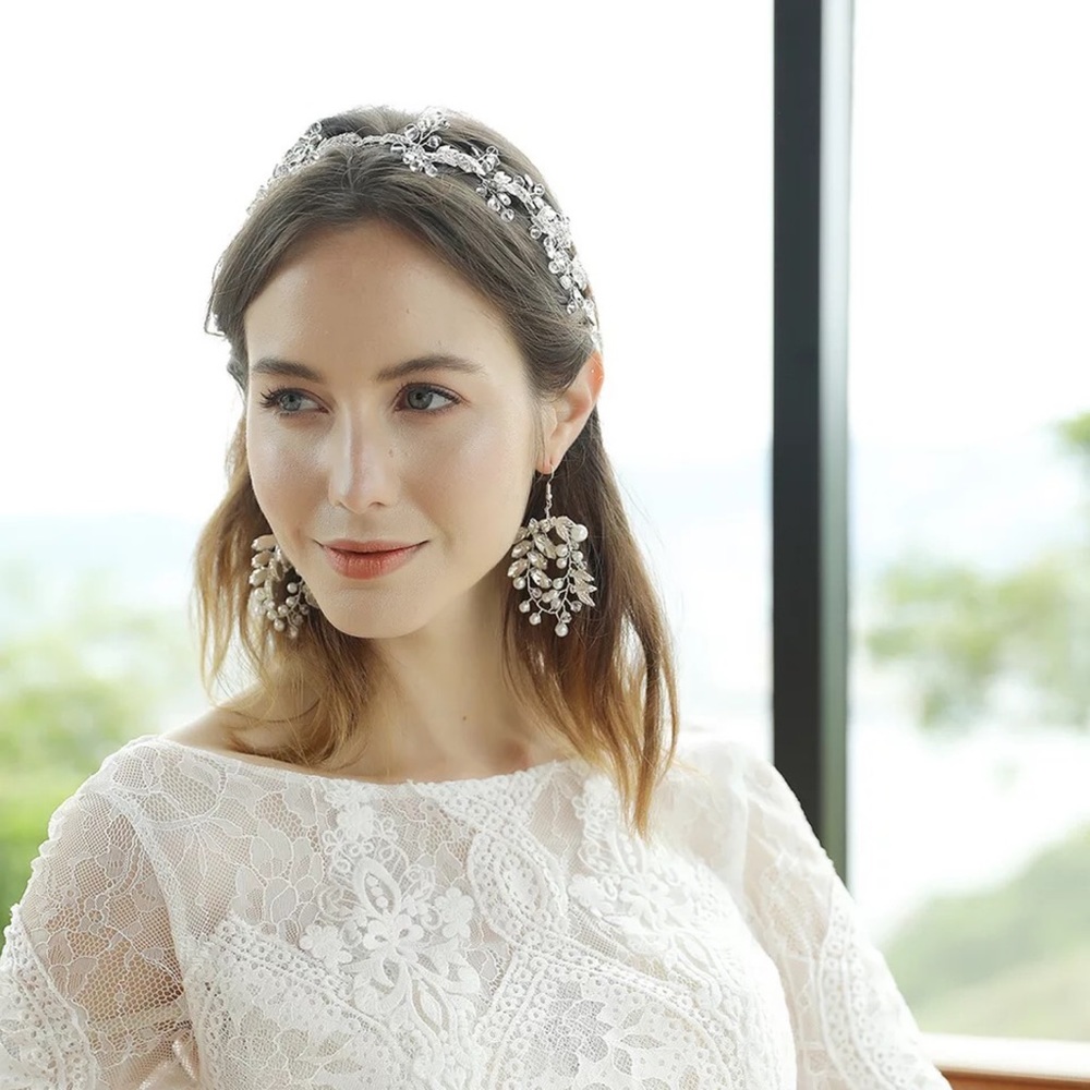 Stunning Crystal Pearl Silver Leaf Bridal Earrings - Picture 2 of 16
